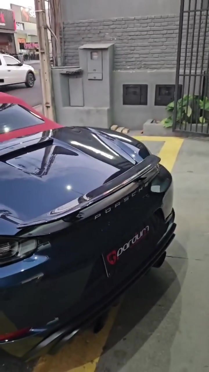 Quadro do filme de um Porsche na ICETECH